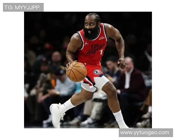 火箭客场大胜黄蜂，哈登33+10+10三双数据称霸联盟